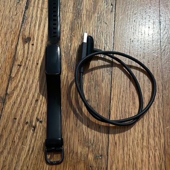 Fitbit Luxe Activity Tracker - Black - Small Band ONLY! - Picture 2 of 3